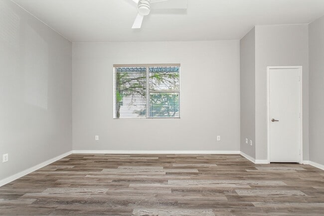 Building Photo - 1 Bedroom, 1 Bath Condo!