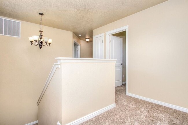 Building Photo - Beautiful 4 bed 2.5 bath home in the perfect Meridian location just off Ustick between Linder and...