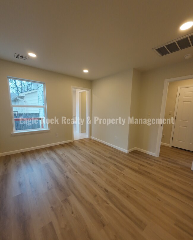Building Photo - 1369 E 67th St