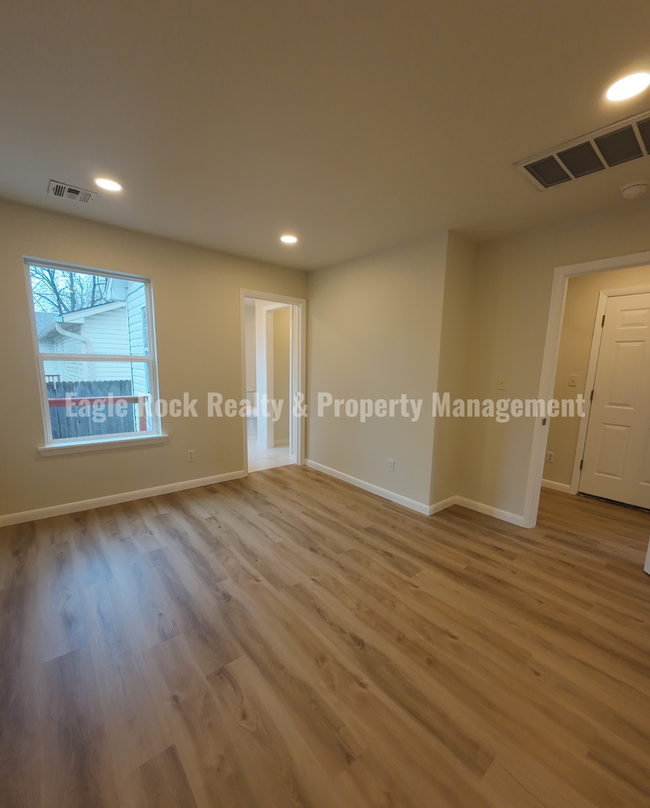 Building Photo - Newly Renovated South Tulsa Home for Rent ...