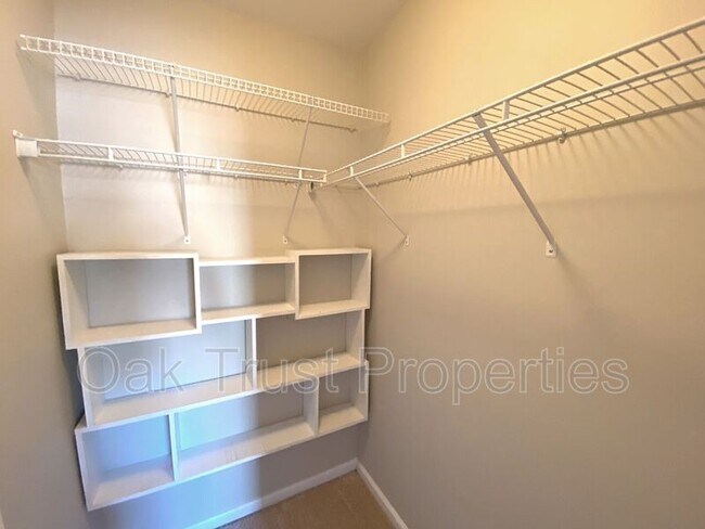 Building Photo - 237 Border Rd