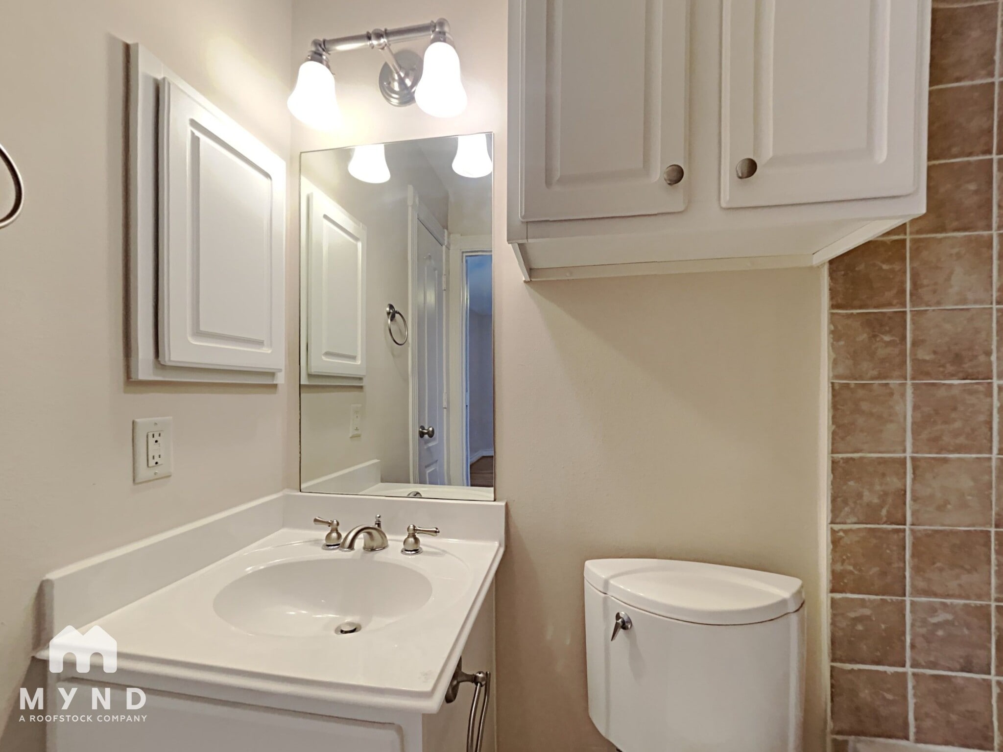 Building Photo - 321 Sandman St