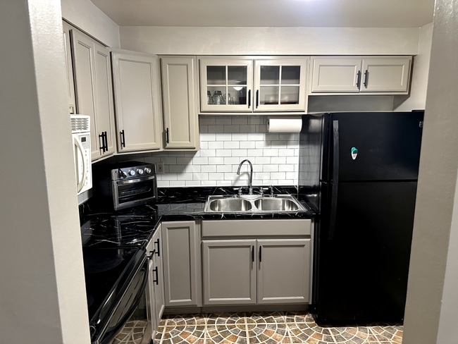 Building Photo - 2317 N Neva Ave