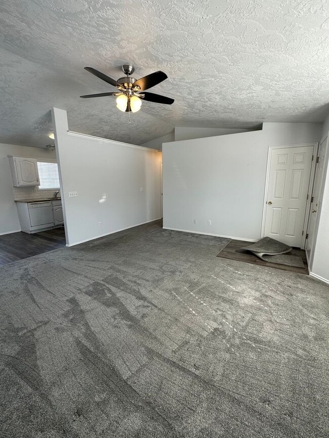 Building Photo - THIS IS A LEASE TAKEOVER, PLEASE CONTACT THE CURRENT TENANT, TANNER @ 801-688-4161 - Cute 3 Bed 1...
