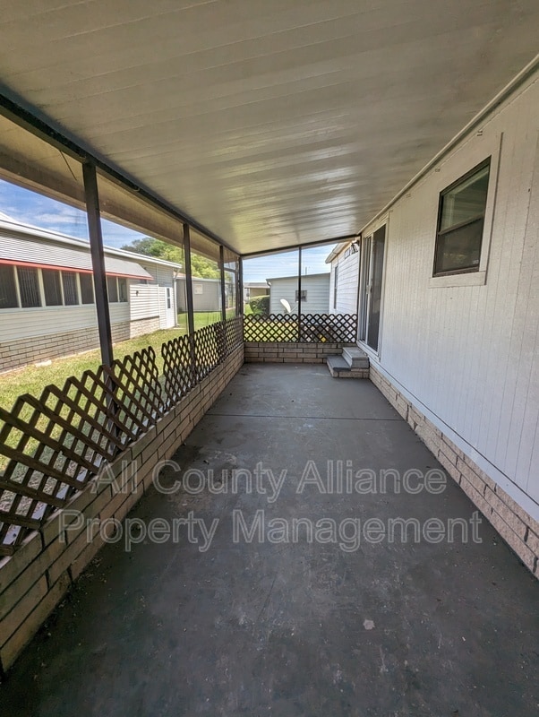 Building Photo - 34335 Lodge Dr