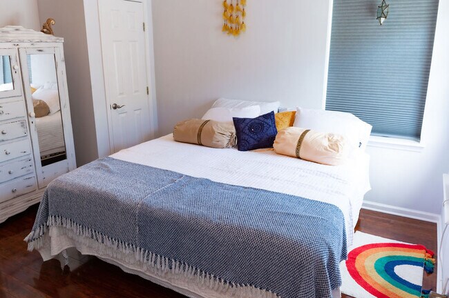 Building Photo - 2009 Paradise Oaks Ct