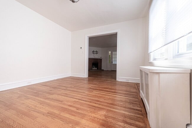 Building Photo - Twin Newly Renovated Brick Home in Lower Merion SD! Walk to park!