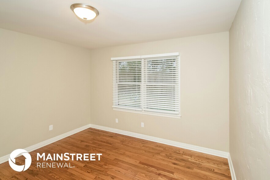 Building Photo - 513 Goldenrod Dr