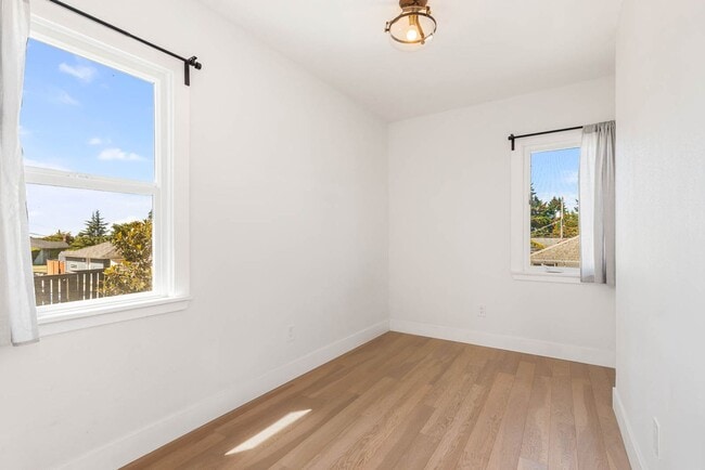 Building Photo - 4 Bedroom West Seattle View Retreat | Fully Remodeled Home with Sound Views & RV Parking