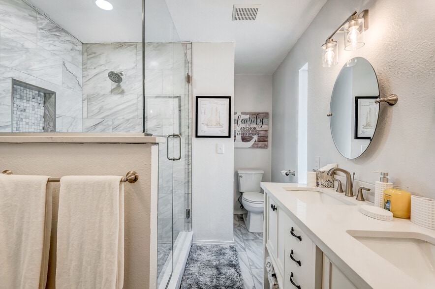 Building Photo - 705 N Dryden Cir