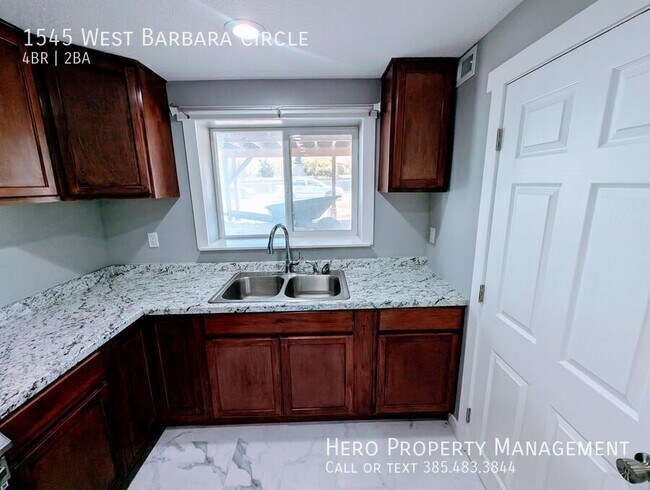 Building Photo - 1545 Barbara Cir
