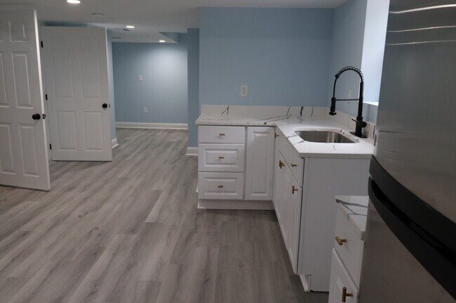 Building Photo - 2116 Trafalgar Dr