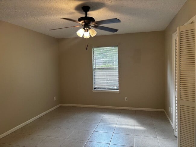 Building Photo - 2 bedroom 2 bath
