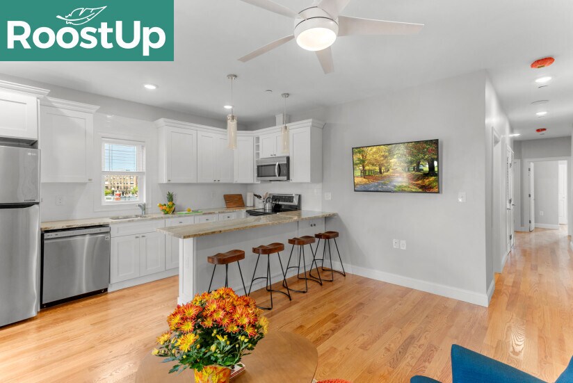 Building Photo - Furnished Bedroom with Private Bath in East Boston