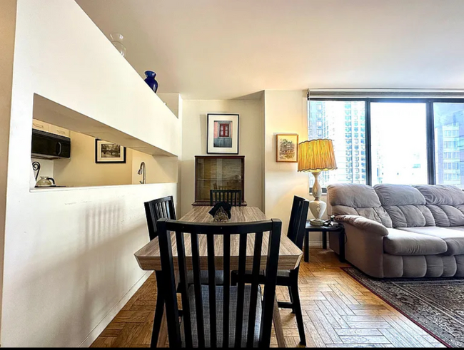 Building Photo - 62 W 62nd St