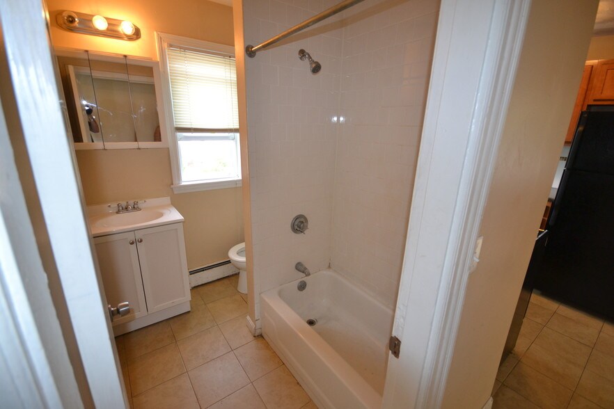 Building Photo - 19 Spruce St