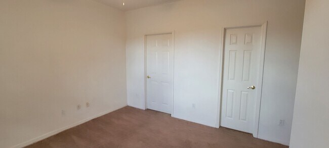 Building Photo - Charming 2/2 townhouse in Eagle Trace