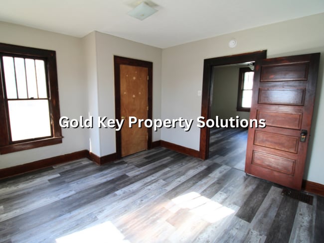 Building Photo - Updated 3 BR 1 BA House with New Flooring and Paint (SECTION 8 APPROVED)