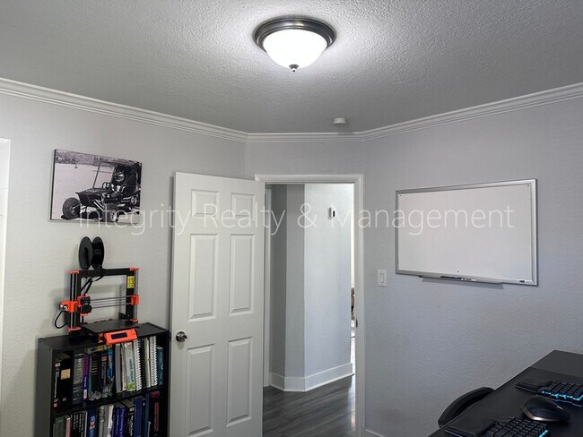 Building Photo - 901 S Alcott St