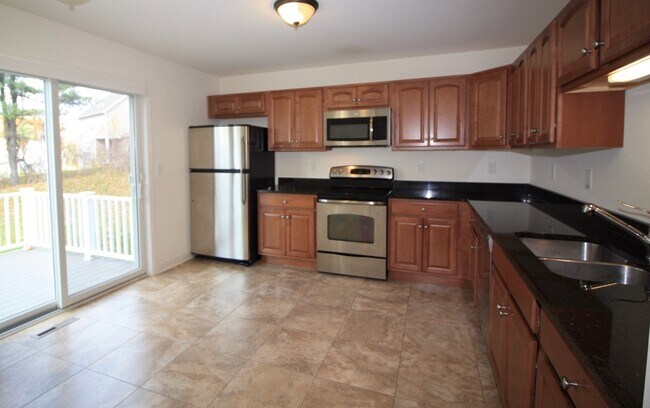 Building Photo - Stonecrest Drive