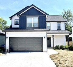 Building Photo - Stunning 3bed 2 bath home - Available May 1