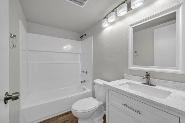 Building Photo - Fully Remodeled 2-Bedroom, 2-Bath Condo – Keonekai Villages #27-105