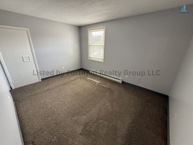 Building Photo - 380 Buffinton St