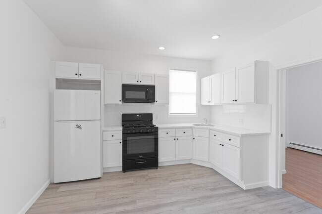 Building Photo - 118 Ray St