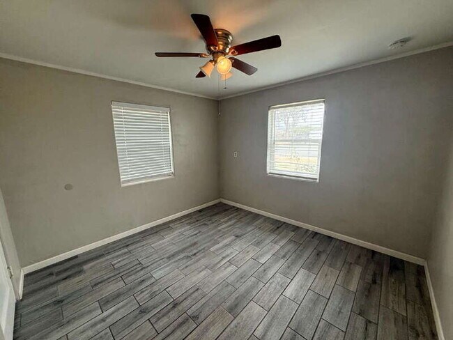 Building Photo - 3525 N Fontana Ave