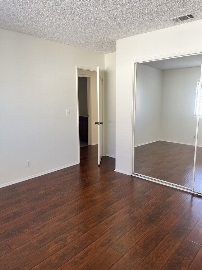Building Photo - 480 Las Palomas Dr
