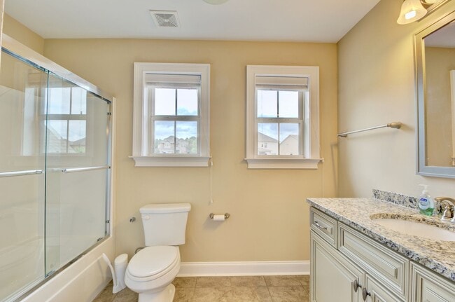 Building Photo - Spacious 4 Bed, 2.5 Bath Home in Desirable Lundy Chase