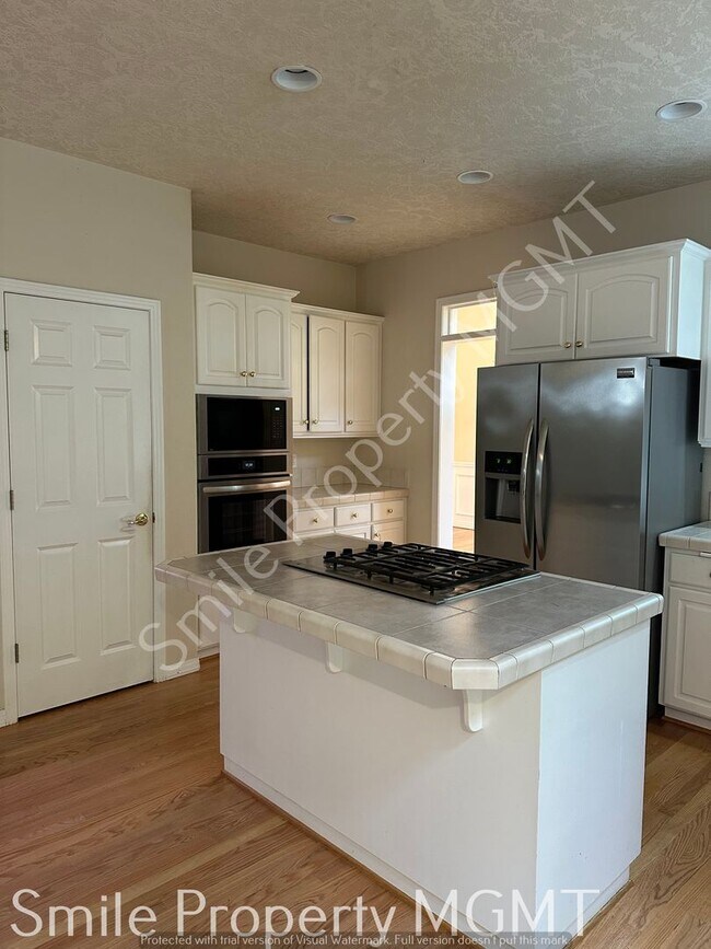 Building Photo - single house