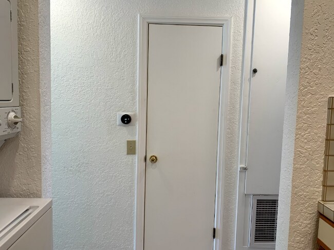 Building Photo - 21 B Del Mar Ave