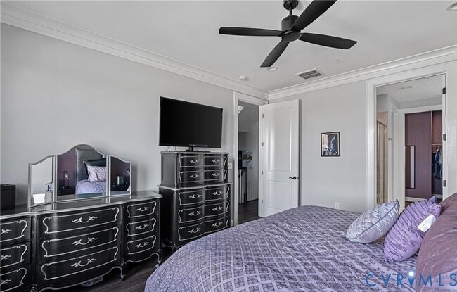 Building Photo - 444 W 6th St