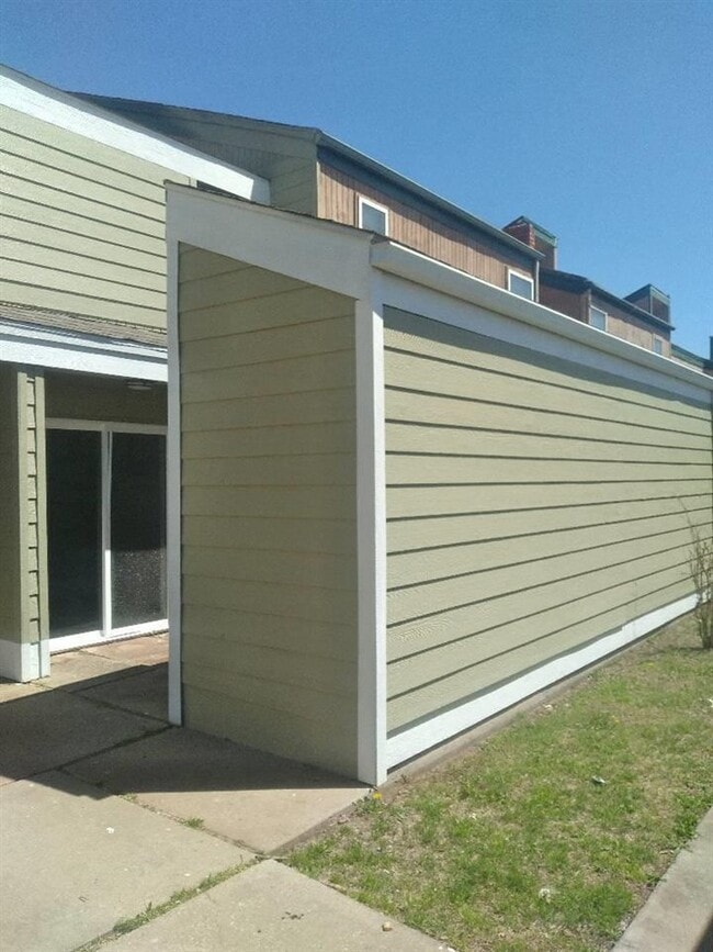 Building Photo - 7011 SW Westchester Cir