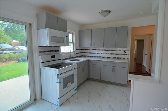 Building Photo - 771 Maple Pl