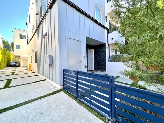 Building Photo - 10916 Hesby St