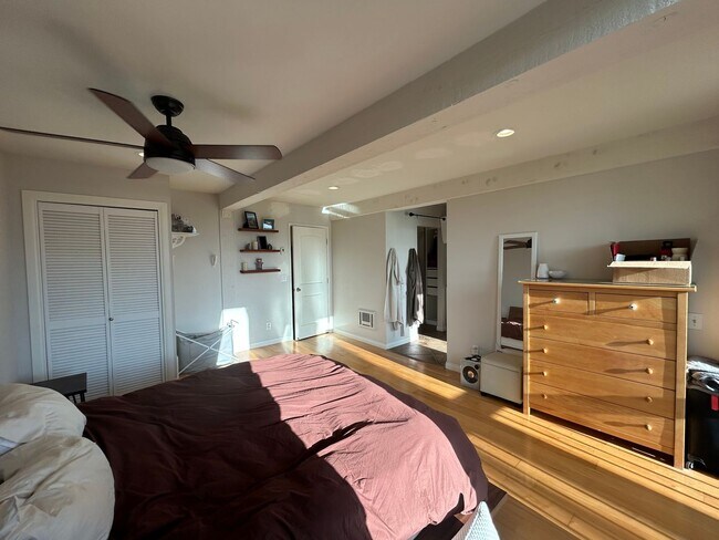 Building Photo - Luxurious Carlsbad Townhome with Ocean Views