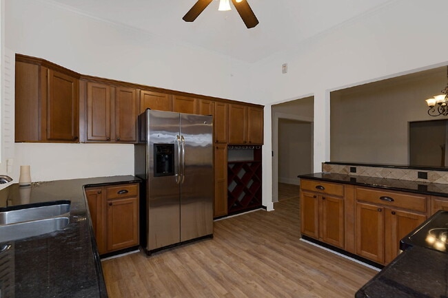 Building Photo - Stunning Renovated 4-Bedroom Home in Lakebottom with Screened Porch & Prime Location Near Fort Mo...