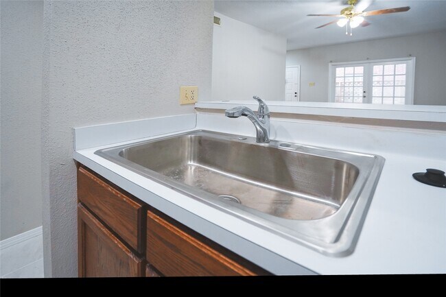 Building Photo - 8055 Cambridge St