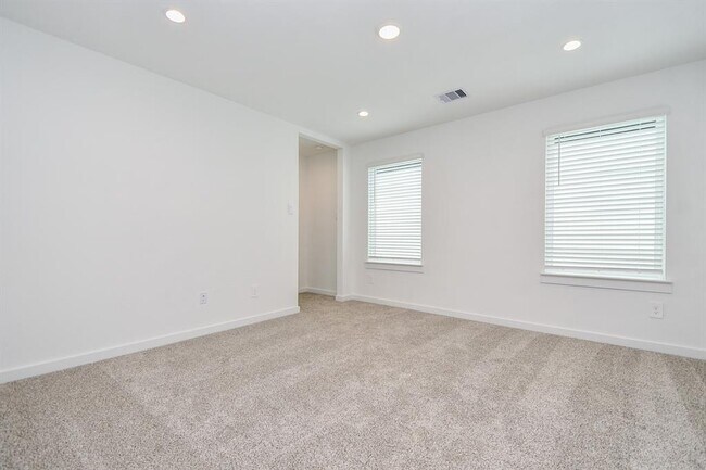 Building Photo - 3024 Crown Gate Dr
