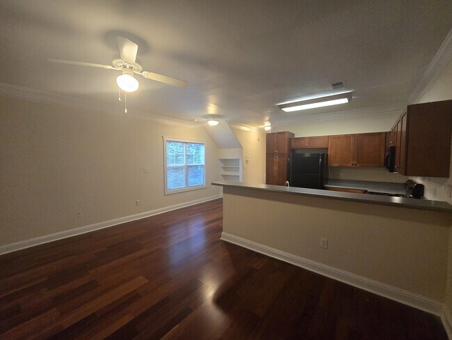 Building Photo - 170 Jonas Ave