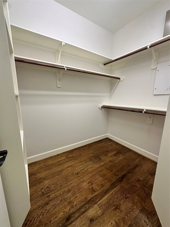 Building Photo - 615 W 27th St