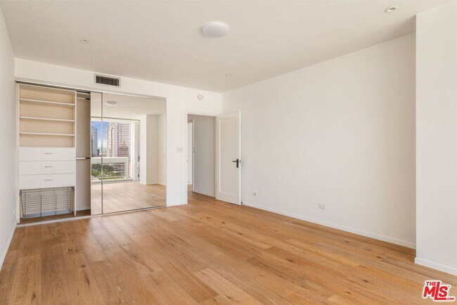 Building Photo - 2222 Ave of the Stars