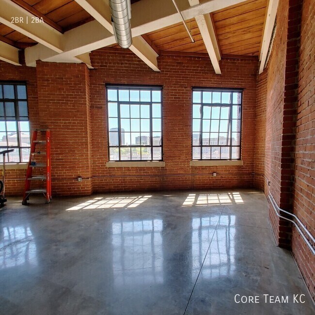 Building Photo - 382 W 22nd St