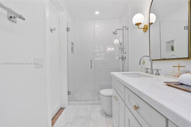Building Photo - 607 Melaleuca Ln
