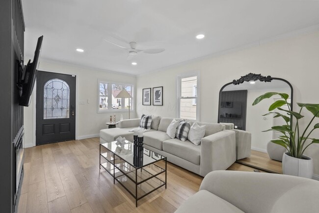 Building Photo - 111 Rosslyn Ave