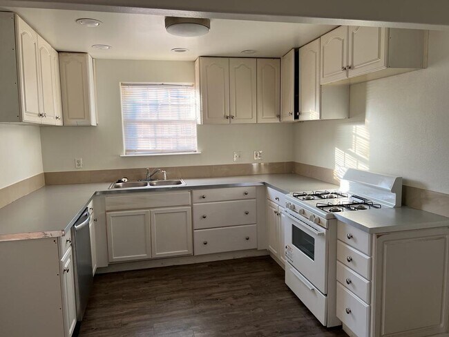 Building Photo - 508 Nelray Blvd