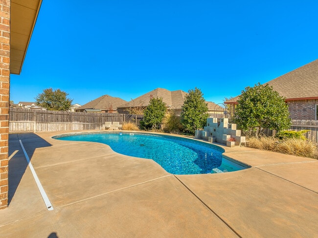 Building Photo - Highly Sought After Stonebridge Addition +...