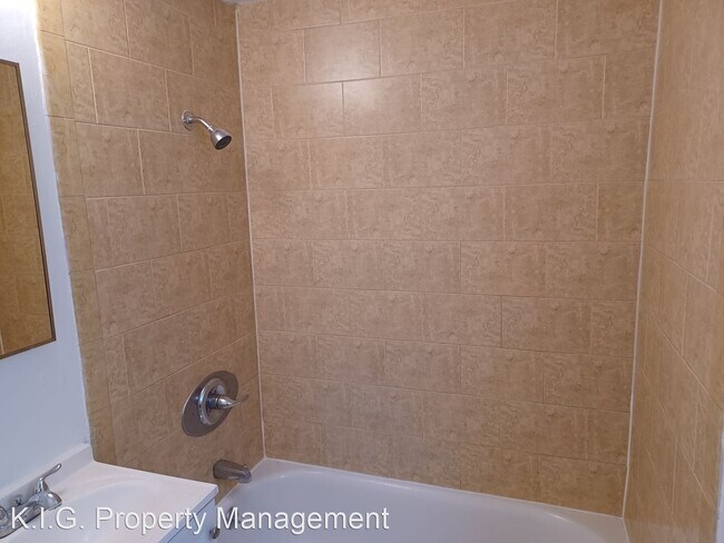 Building Photo - 1 br, 1 bath Apartment - 11903 - 11913 Van...